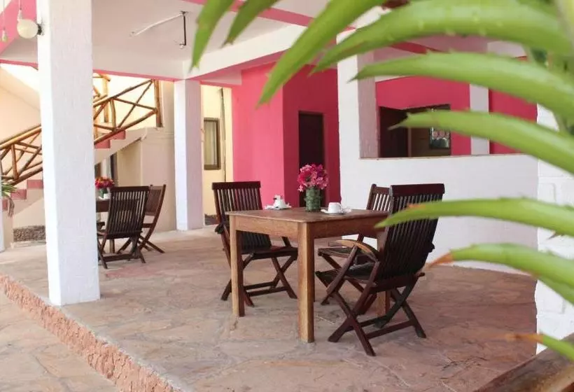 تختخواب و صبحانه Faridu Beach Bungalows