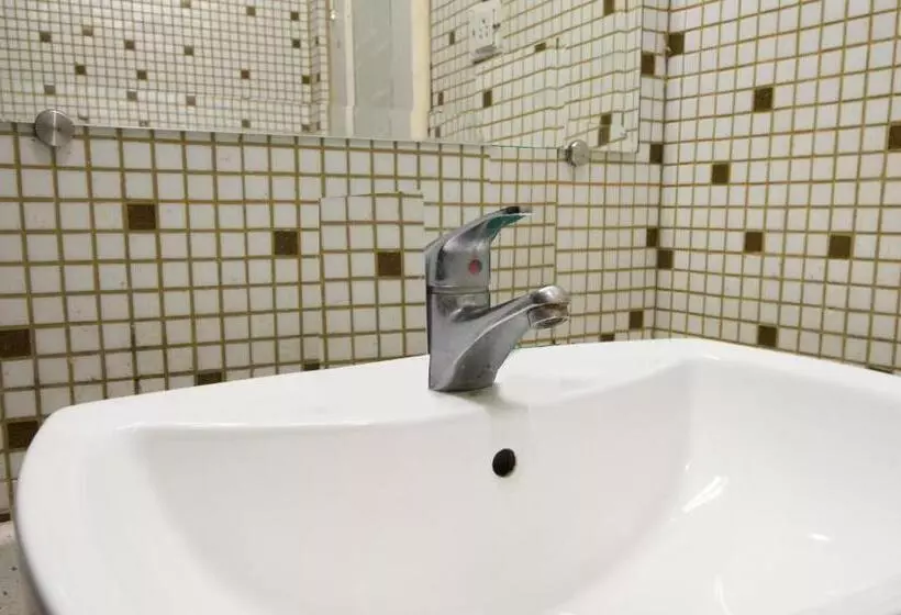 ベッドアンドブレックファースト Treebo House Inn