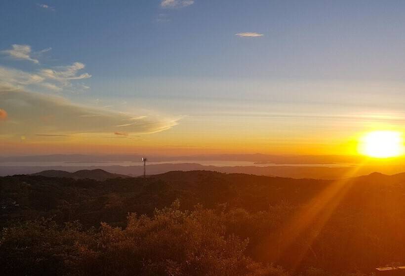 هتل Chira Glamping Monteverde