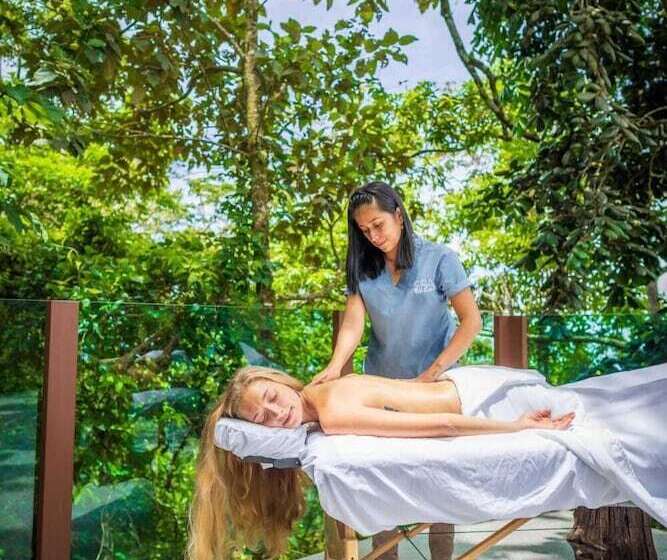 هتل Chira Glamping Monteverde