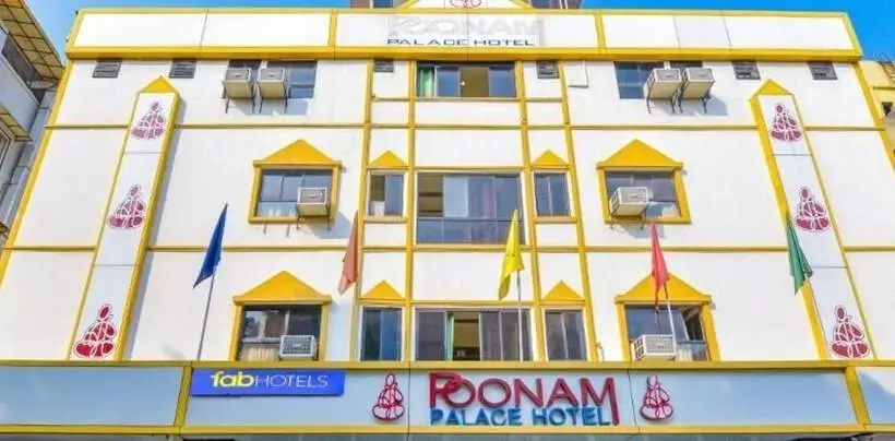 Hotelli Fabexpress Poonam Palace