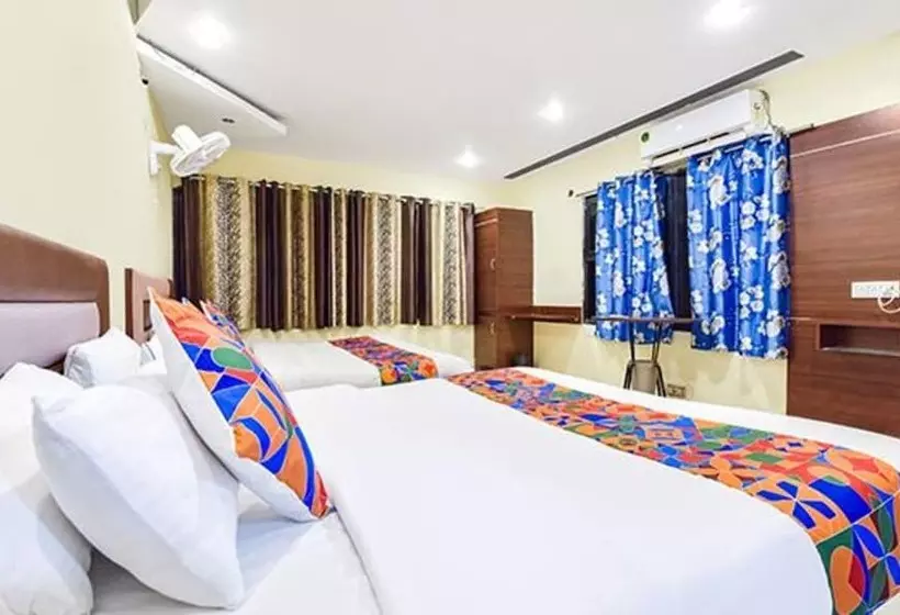 Hotelli Fabexpress Poonam Palace
