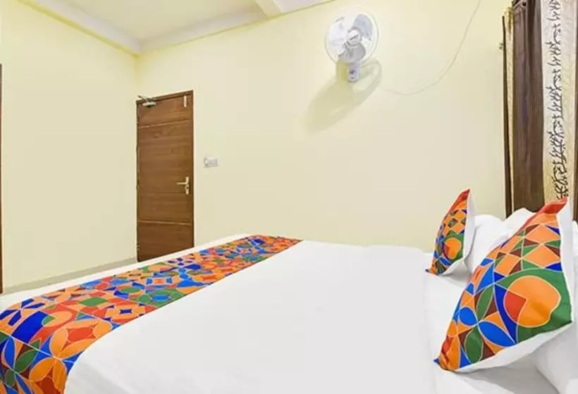 Hotelli Fabexpress Poonam Palace
