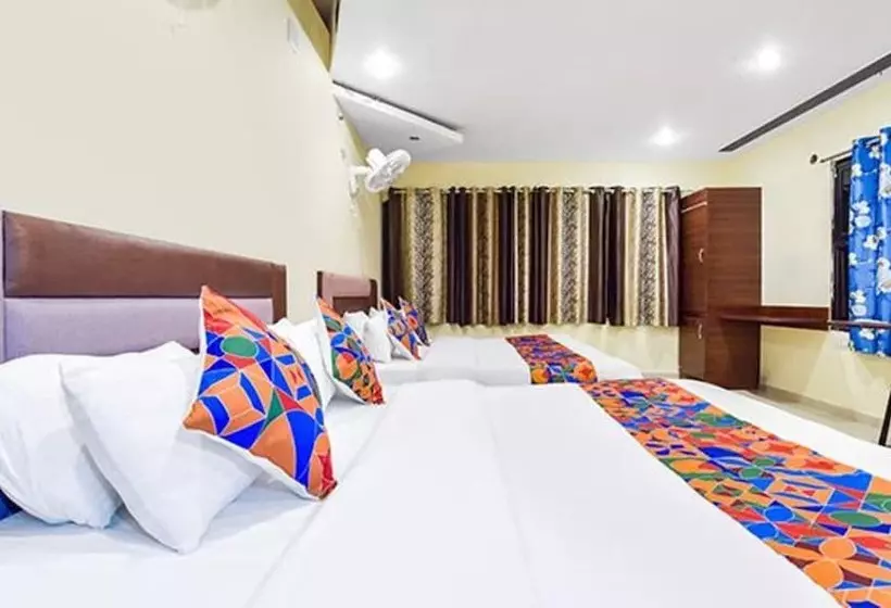 Hotelli Fabexpress Poonam Palace