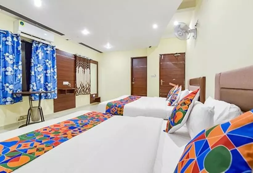 Hotelli Fabexpress Poonam Palace
