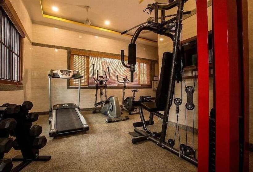 Отель Mayapuri Amira