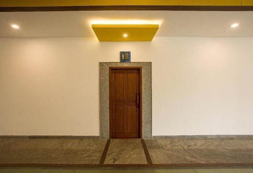 Отель Mayapuri Amira