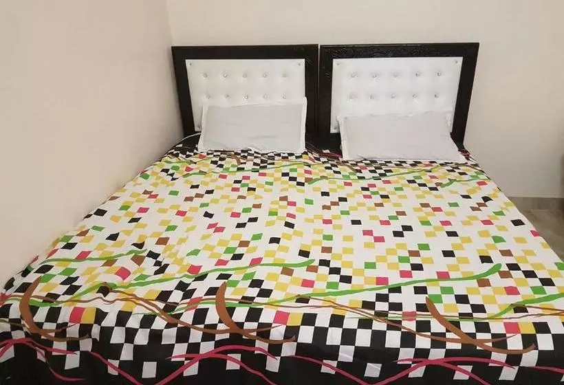Wow Backpackers Hostels