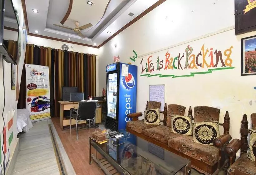 Wow Backpackers Hostels