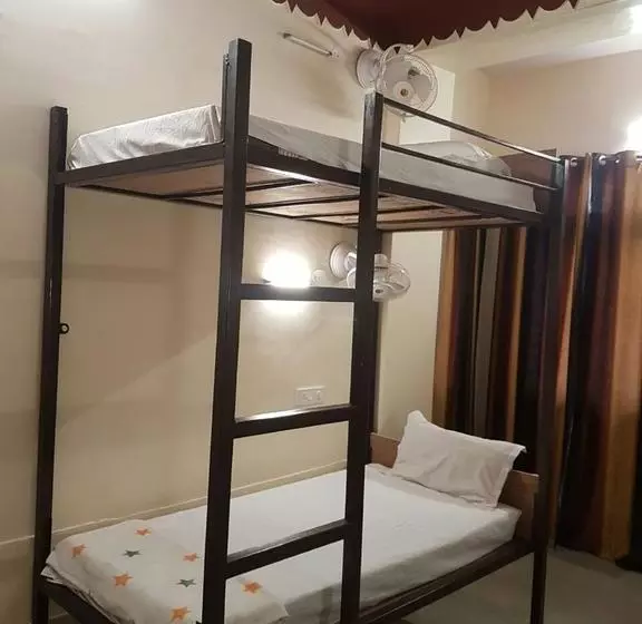 Wow Backpackers Hostels