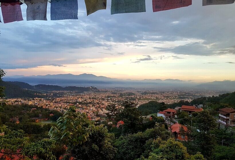 تختخواب و صبحانه Shivapuri Heights Cottage