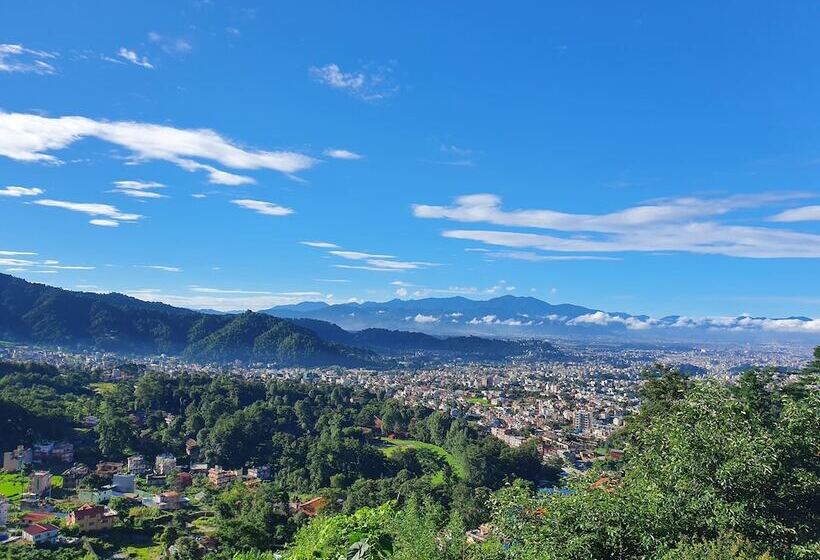 تختخواب و صبحانه Shivapuri Heights Cottage