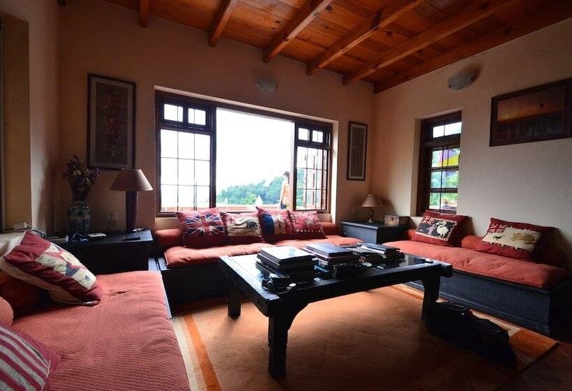 تختخواب و صبحانه Shivapuri Heights Cottage