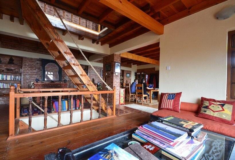 تختخواب و صبحانه Shivapuri Heights Cottage