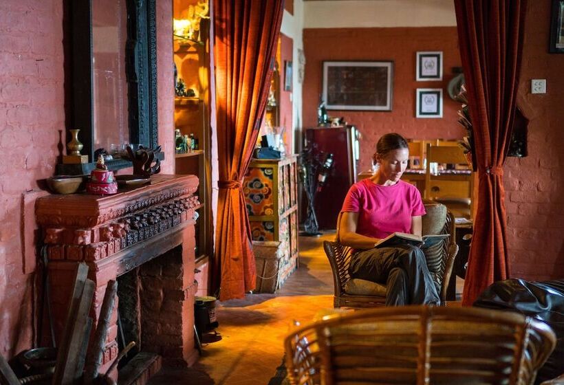 تختخواب و صبحانه Shivapuri Heights Cottage