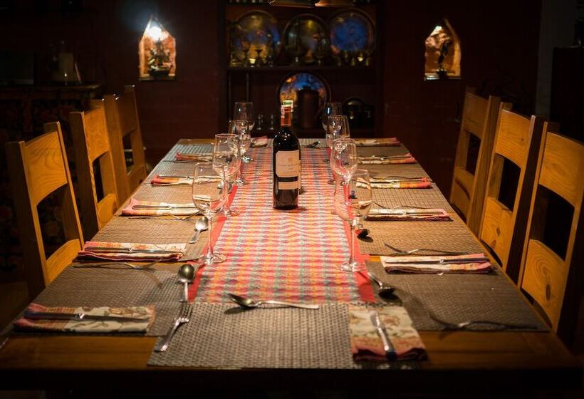 تختخواب و صبحانه Shivapuri Heights Cottage