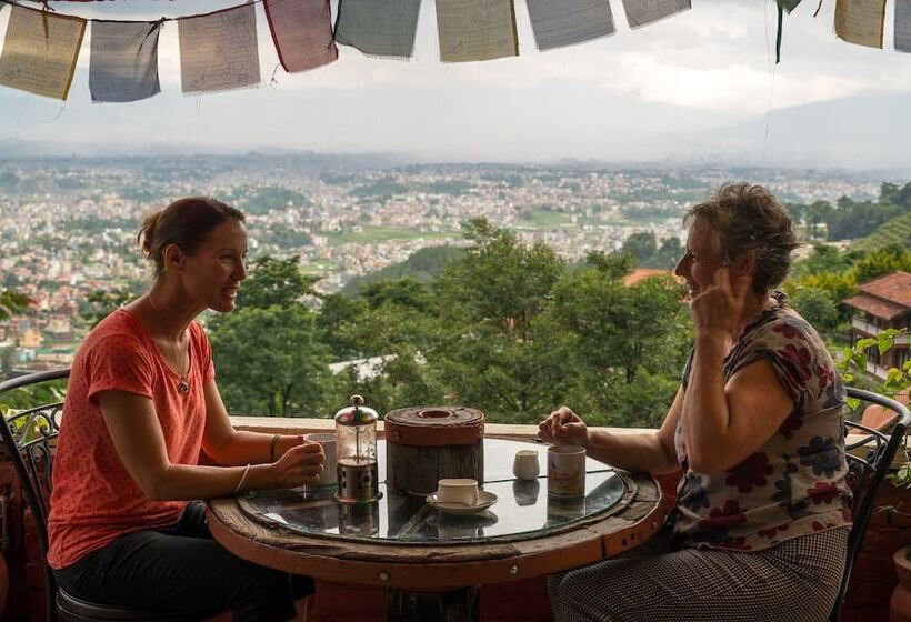 تختخواب و صبحانه Shivapuri Heights Cottage