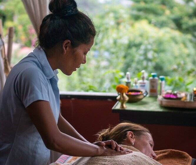 تختخواب و صبحانه Shivapuri Heights Cottage