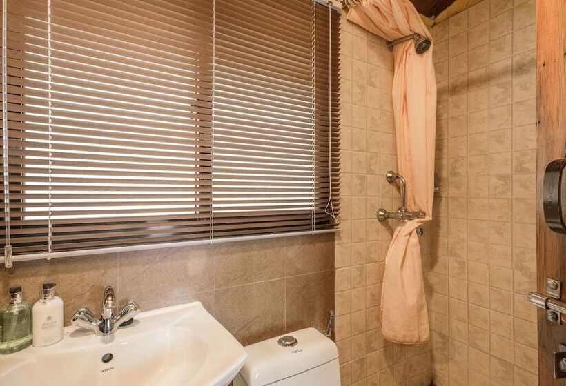 تختخواب و صبحانه Shivapuri Heights Cottage