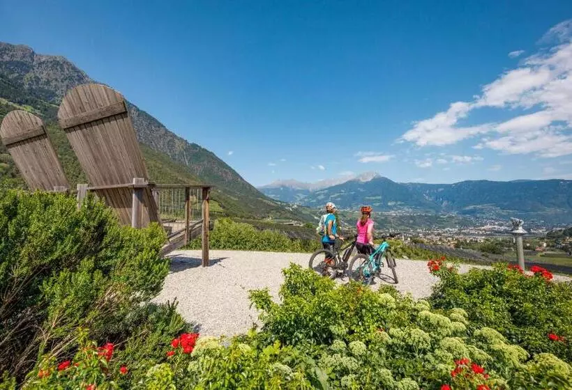 Hotelli Fayn Garden Retreat