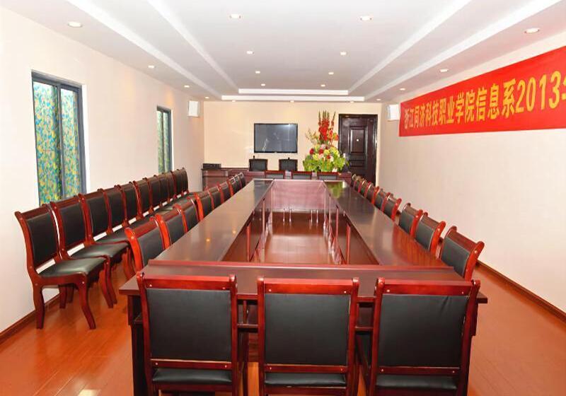 Hotel Greentree Inn Jiaxing Zhapu Jiulong Mountain Express