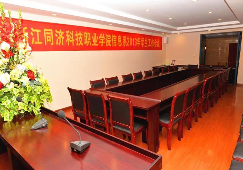 Hotel Greentree Inn Jiaxing Zhapu Jiulong Mountain Express