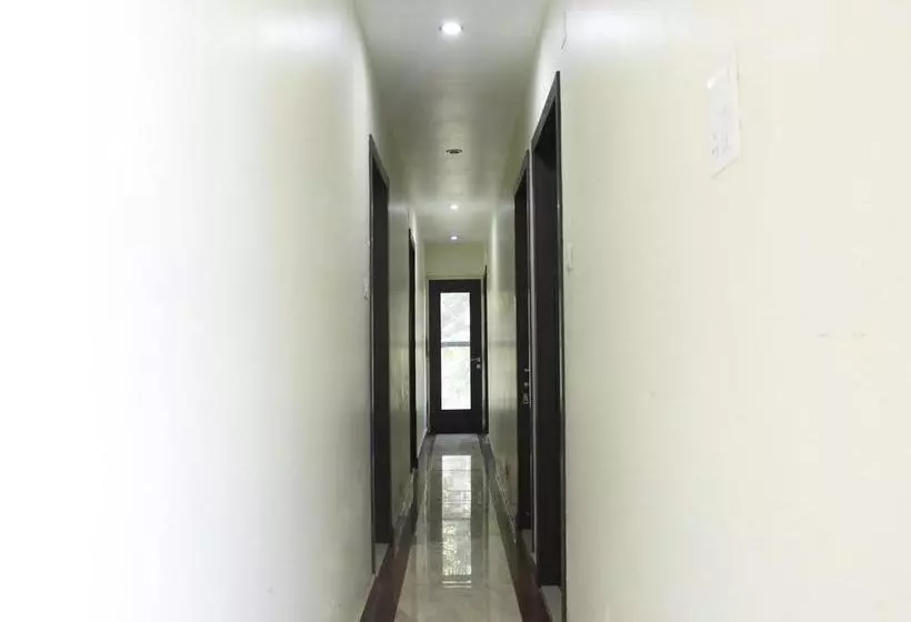 ホテル Oyo Rooms Durgakund