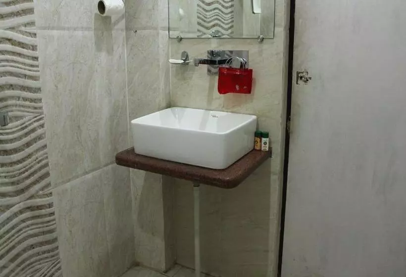 ホテル Oyo Rooms Durgakund
