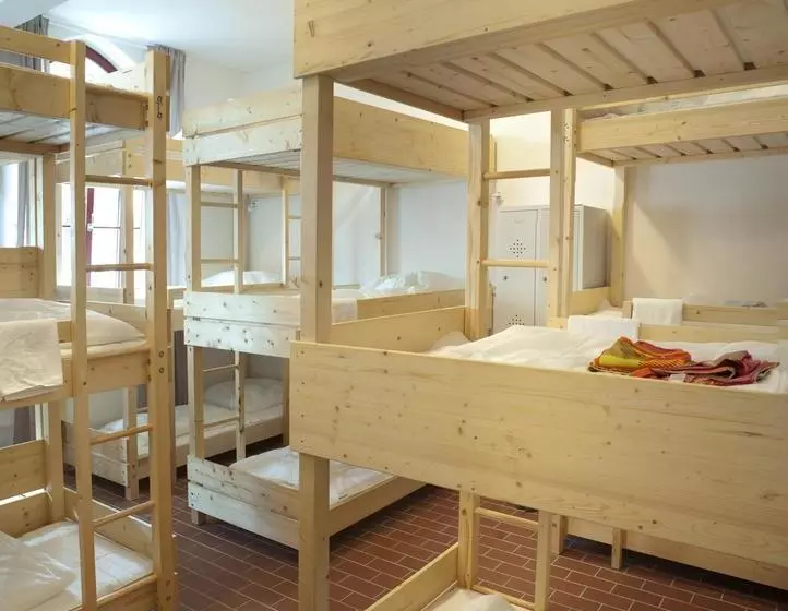Subraum Hostel