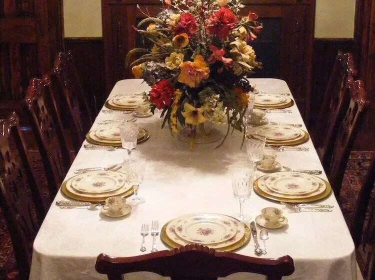 Adair Manor Bed & Breakfast