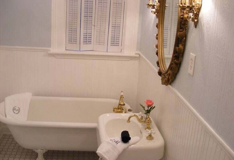 Adair Manor Bed & Breakfast