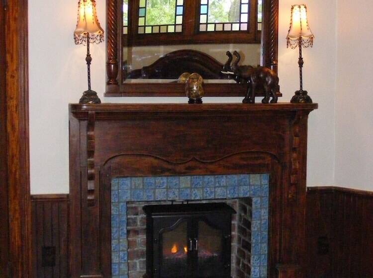 Adair Manor Bed & Breakfast