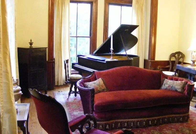 Adair Manor Bed & Breakfast