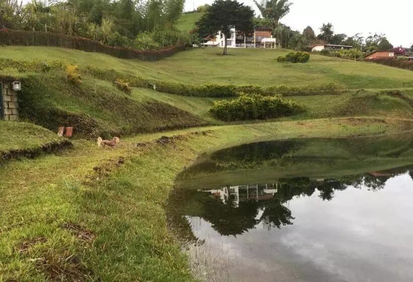 Retkeilymaja Familiar El Remanso Del Agua