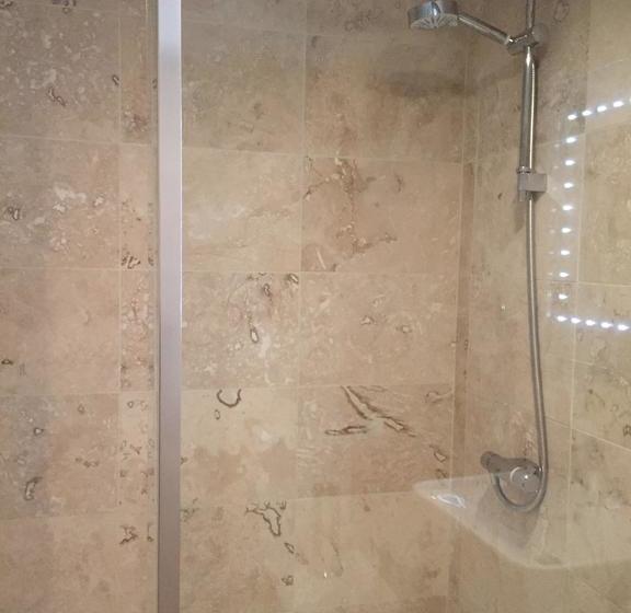 تختخواب و صبحانه Nether Glenny Cottages