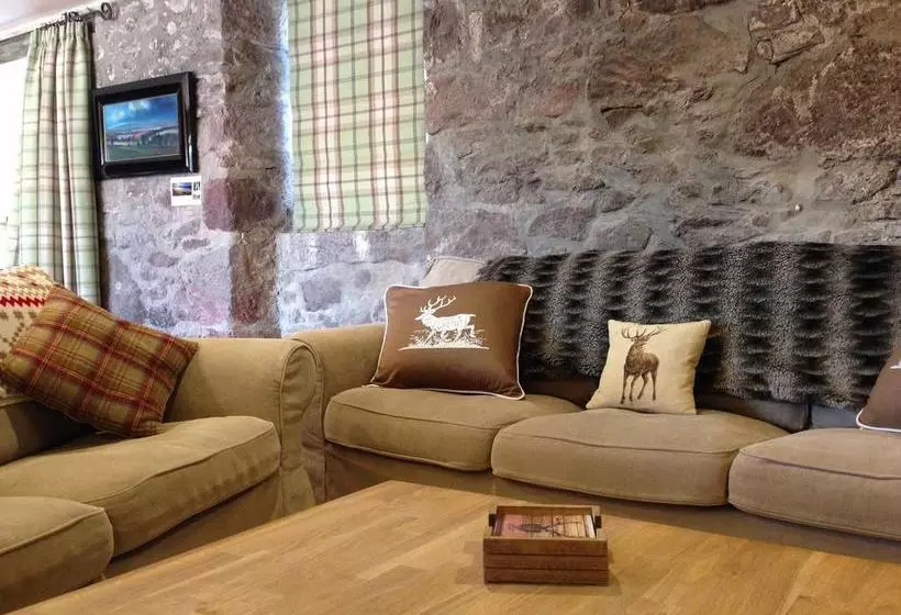 Aamiaismajoitus (B&B) Nether Glenny Cottages