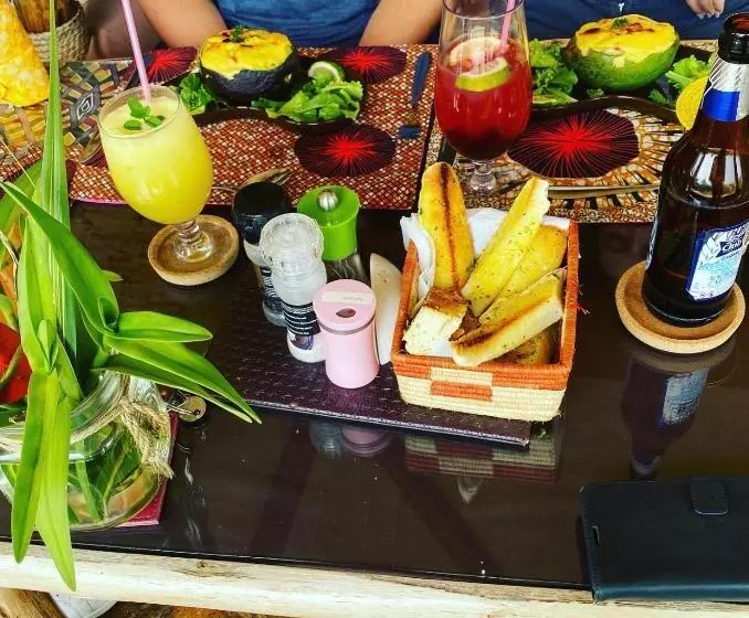 هتل Nyore Hillside Retreat