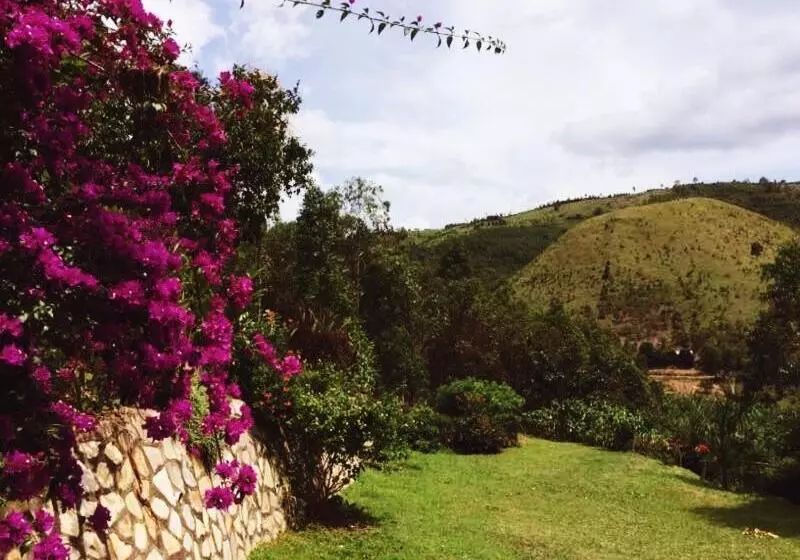 هتل Nyore Hillside Retreat