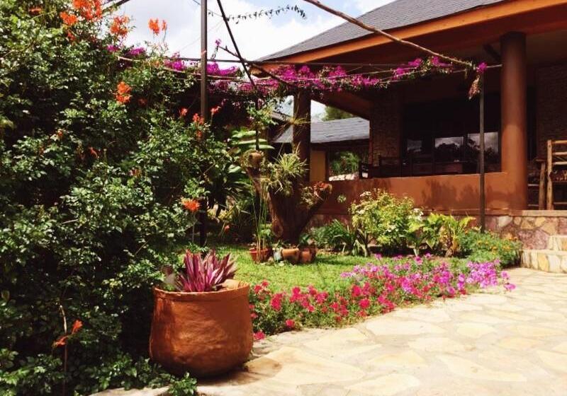 בית מלון כפרי Nyore Hillside Retreat