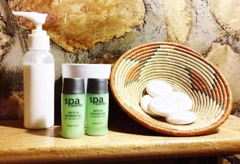 هتل Nyore Hillside Retreat