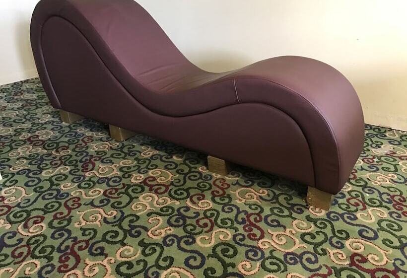 Мотель Presidential Inn & Suites