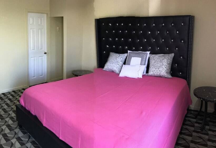 Мотель Presidential Inn & Suites