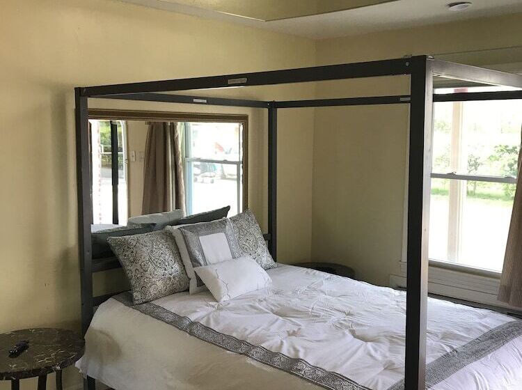 Мотель Presidential Inn & Suites