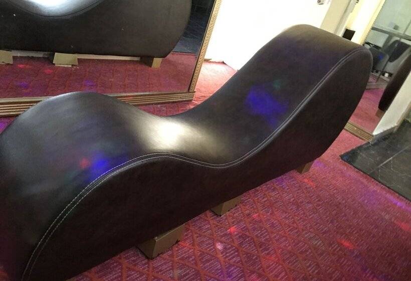 Мотель Presidential Inn & Suites