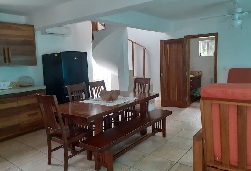 استراحتگاه Playa Del Sol