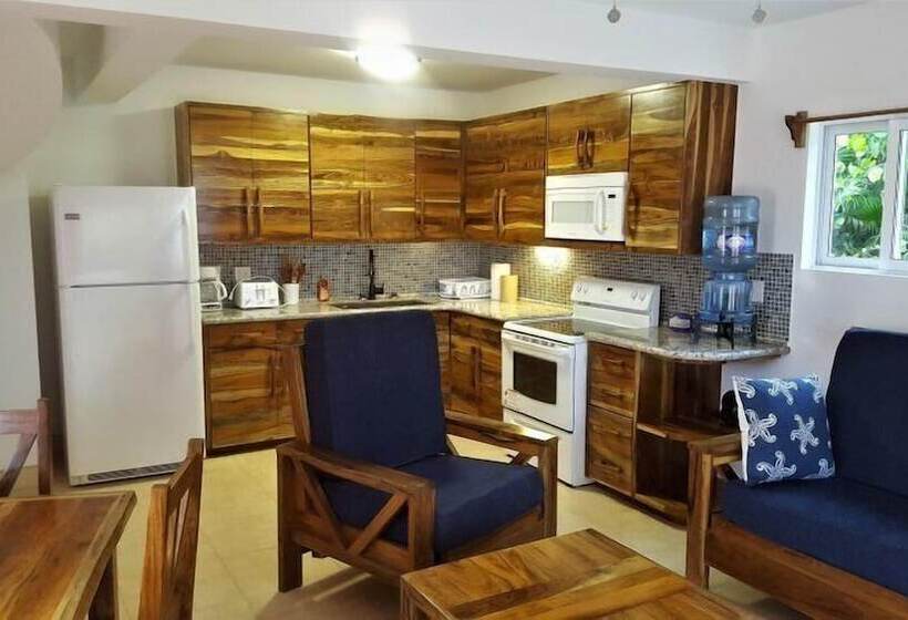 استراحتگاه Playa Del Sol