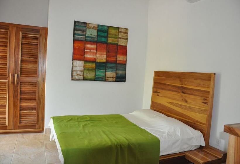 استراحتگاه Playa Del Sol