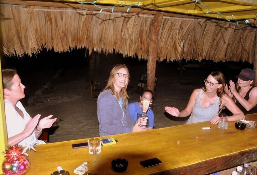 استراحتگاه Playa Del Sol