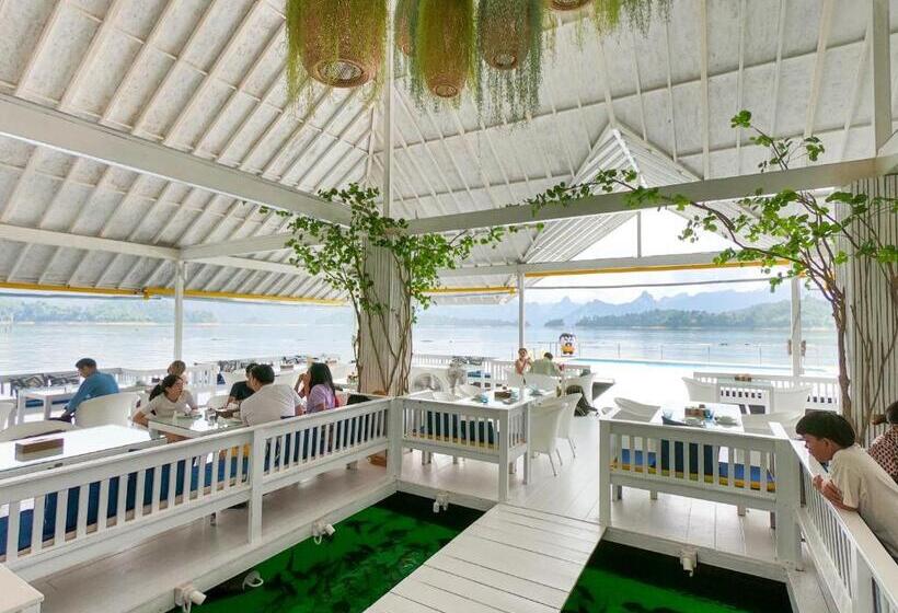 500 Rai Floating Resort