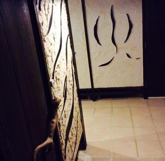 Общежитие Taketomijima Guesthouse And Je Taime